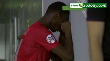 لاعب الدحيل يعتدي بالضرب على لاعب السد