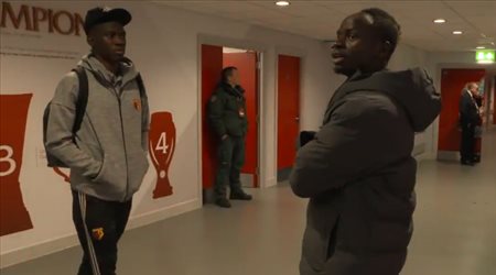 لفتة جميلة من ماني تجاه منافسه وزميله في المنتخب