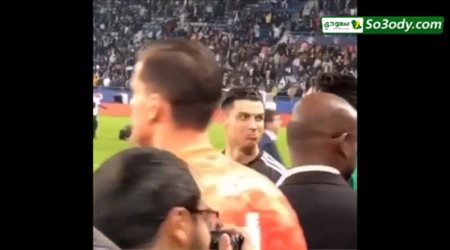 رونالدو يثير الجدل.. رد فعل غريب بسبب ميسي وتصرف غير أخلاقي أثناء تسلم الميدالية