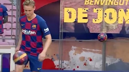 تقديم دي يونج لجماهير برشلونة في كامب نو