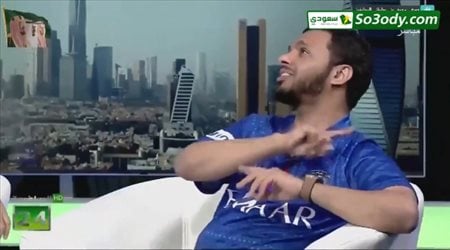 مرتديا تشيرت الهلال عبد العزيز المريسل .. من حقي افتخر اني داعم ومشجع لبطل اسيا
