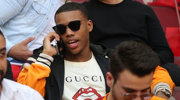 نجم الاتحاد يفتح النار على سييرا .. رحيلي غير فني وسعيد بالعودة إلى تركيا