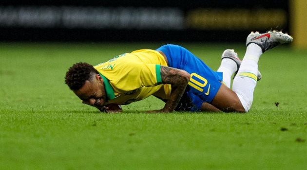  صدمة مفاجئة.. نيمار مهدد بالاعتزال المبكر بسبب الإصابة