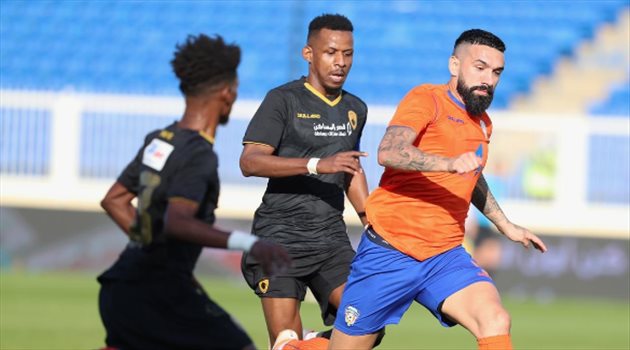 دوري المحترفين| ضمك يوجه إنذارا للأهلي بثنائية في الفيحاء