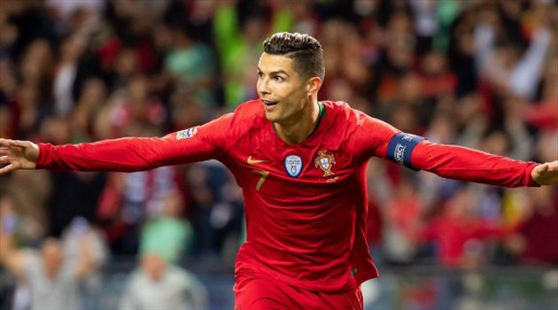 هل يكذب ساري بشأن إصابة رونالدو؟ تشكيل البرتغال الرسمي أمام ليتوانيا يجيب