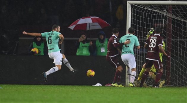 انتر يواصل مطاردة يوفنتوس بانتصار مقنع على تورينو في الدوري الإيطالي