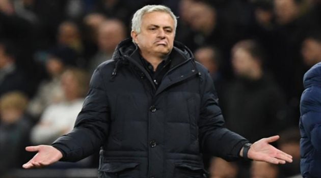 مفاجأة| رونالدو يعطل صفقة مورينيو.. والنصر يقترب من هذا المدرب