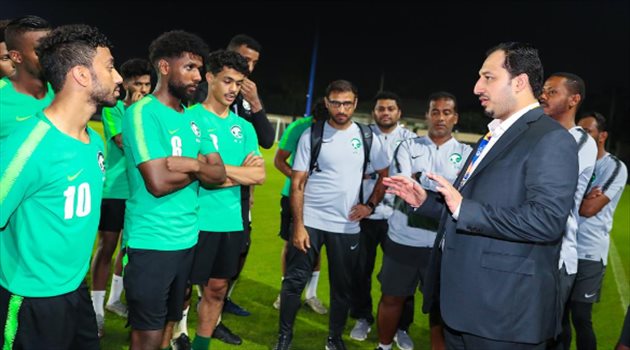 الطريق نحو الأولمبياد.. المسحل يدعم لاعبي السعودية قبل مباراة اليابان