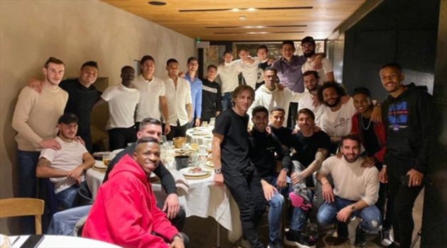 سبب غريب يمنع نجم ريال مدريد من الاجتماع مع زملائه