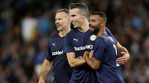 فيديو| أساطير الدوري الإنحليزي يتألقون بأهداف خرافية في ليلة تكريم كومباني