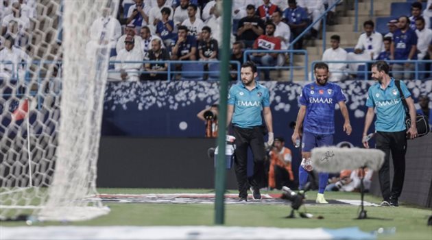 الكشف عن حجم إصابة عطيف في مباراة الهلال وأبها