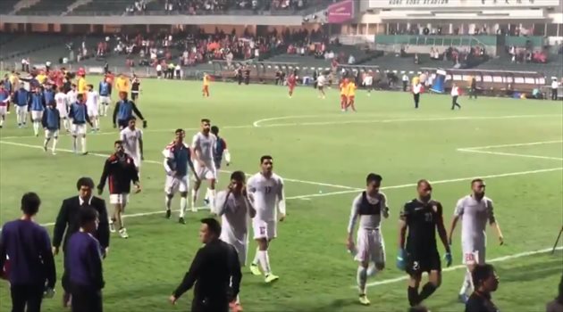 "حركة عنصرية" تتسبب في إيقاف لاعب بحريني 10 مباريات