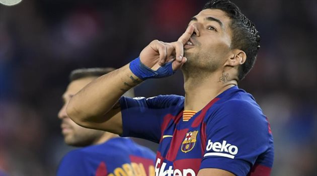 الفرصة الأخيرة.. سواريز إلى ريفر بليت بقرار صادم من تشافي 