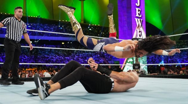 فيديو| منصور يسحق سيزارو ويحيي جماهير المملكة في "كراون جول"