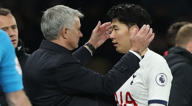 مورينيو يعلق على مواجهة مانشستر يونايتد ويكيل المديح للأفضل في آسيا