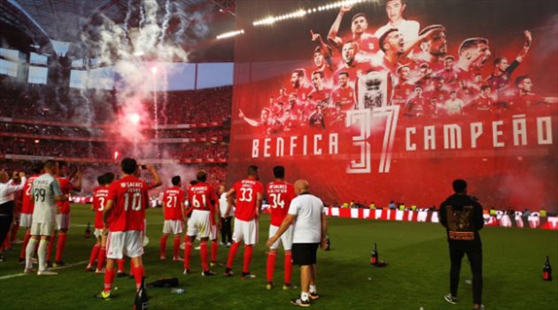 شغب الجماهير في زمن كورونا.. الاعتداء على حافلة بنفيكا البرتغالي