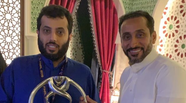 صور| تركي آل الشيخ يحمل كأس آسيا.. وتكريم خاص لنجوم الهلال برعاية الجابر
