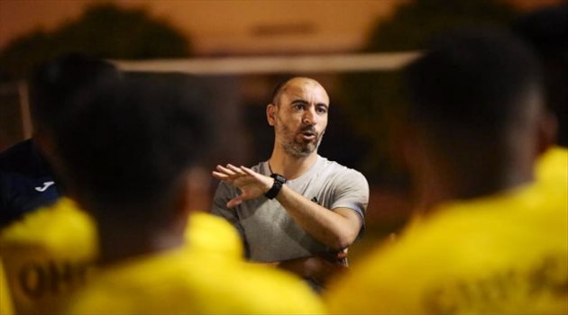 أحد يقيل مدربه بعد 10 أيام