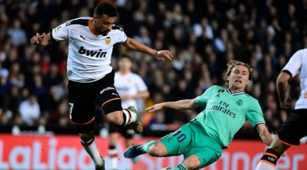 بنزيما ينقذ ريال مدريد من الخسارة أمام فالنسيا بهدف قاتل في الدوري الإسباني