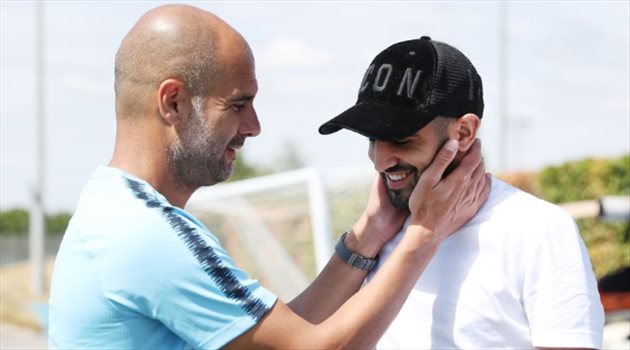 رغم تجميده في مانشستر سيتي.. رياض محرز يفرط في مدح جوارديولا !