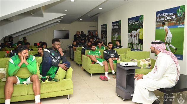 اجتماع "تصحيح المسار".. كواليس لقاء رئيس الأهلي مع اللاعبين