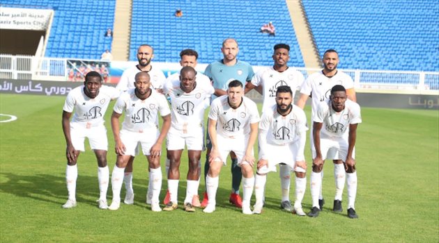 أسطورة الأخضر ينتقد الشباب: يمتلك 5 أجانب "فوق البيعة"