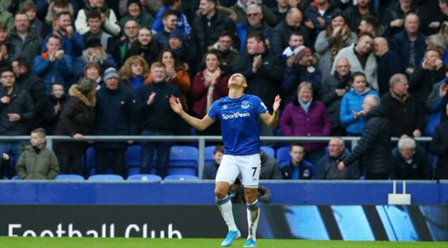 إيفرتون بثوبه الجديد يسقط تشيلسي بثلاثية في الدوري الإنجليزي