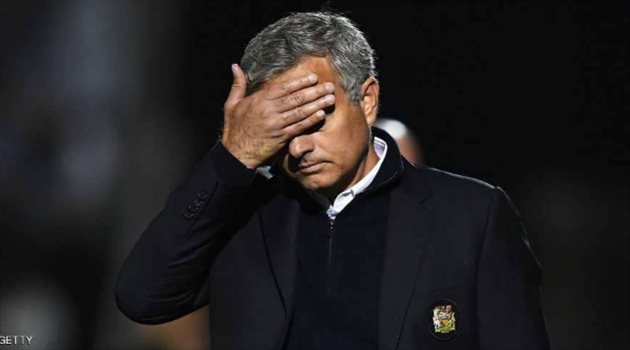 أسطورة مانشستر يونايتد يحرج "مورينيو" أثناء تحليل مباريات الدوري الإنجليزي