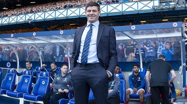 جيرارد يكشف موقفه من تولي تدريب نيوكاسل يونايتد