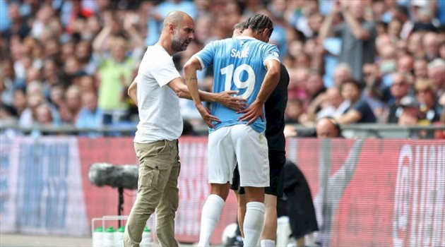 جوارديولا يعلن رحيل نجم مانشستر سيتي.. شبه رسمي