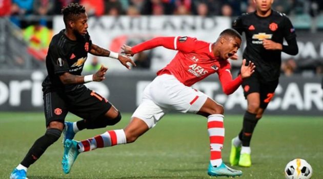  أسطورة مانشستر يونايتد ينتقد نجم الفريق: ليس له أي دور