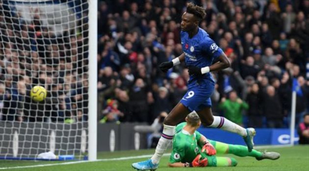 تشيلسي لوصافة الدوري الإنجليزي بثنائية في كريستال بالاس