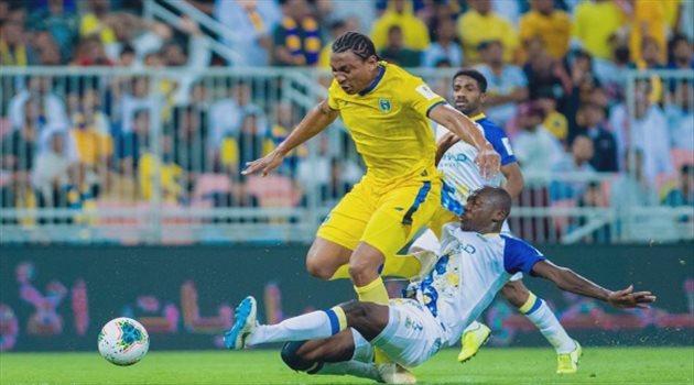 صور| بعد إصابة تاوامبا.. جماهير الهلال تطلب تدخل الفيفا وشطب مدافع النصر