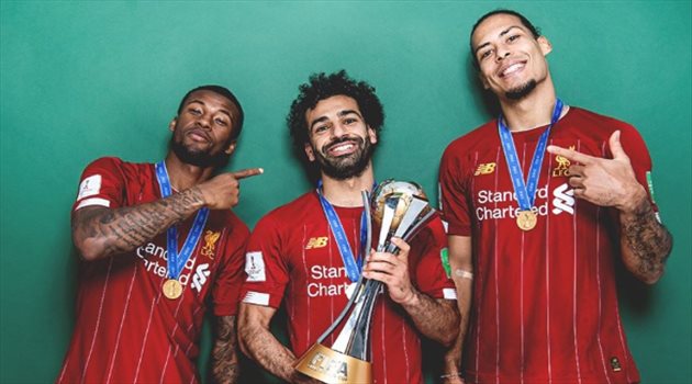أسطورة مانشستر يونايتد يسخر من ليفربول: بطولة كرة الريشة أهم من كأس العالم للأندية !