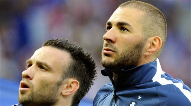 كارثة كبرى لريال مدريد.. بنزيما يواجه خطر السجن بتهمة "الابتزاز"