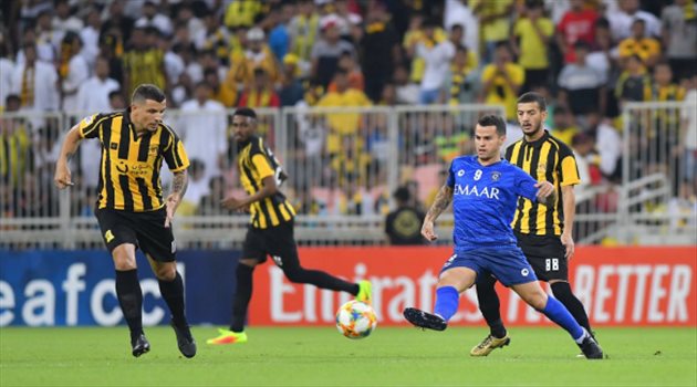 الاتحاد والهلال قنبلة الميركاتو.. انتقال 4 نجوم اتحاديين "من العيار الثقيل" إلى الهلال
