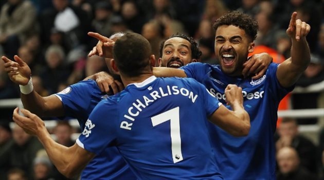 مفاجأة| الهلال يتوصل إلى اتفاق نهائي للتعاقد مع نجم إيفرتون.. ولكن!