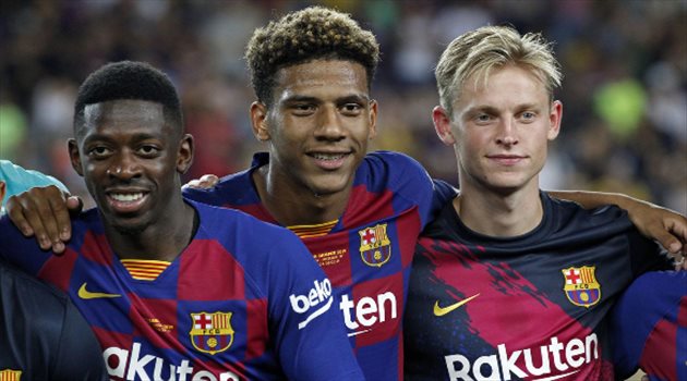 حسم الأمر.. مدافع برشلونة ينتقل إلى شالكة