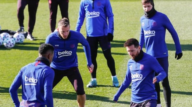 صدمة للجماهير السعودية.. برشلونة يجهز خطة "المداورة" بين اللاعبين في كأس السوبر
