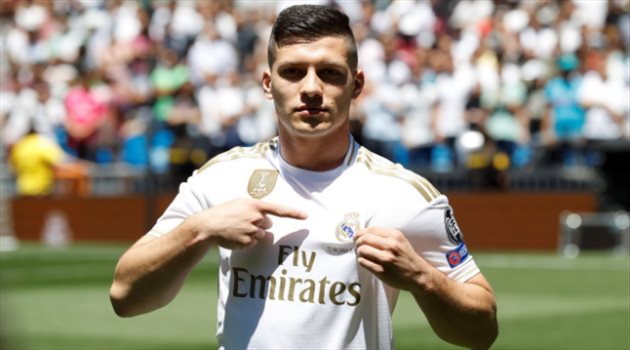  فيديو| ريال مدريد يقدم لاعبه الجديد يوفيتش للإعلام والجماهير