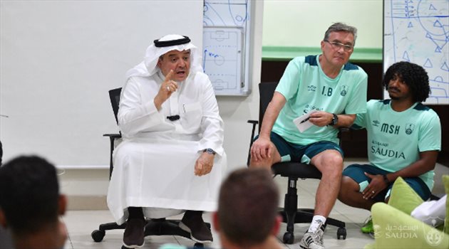 بعد الهزيمة الرباعية من الهلال.. وعد جديد من بن مشعل لجماهير الأهلي