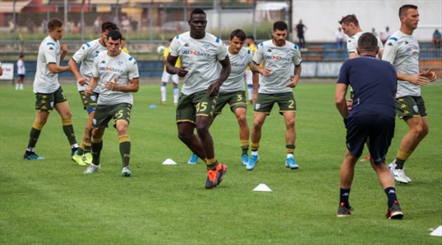 عاجل| بالوتيلي يسجل هدفه الأول مع بريشيا