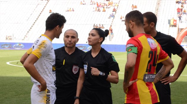 "فيفا" يهنئ التونسية درصاف كأول حكمة عربية وإفريقية تدير مباراة في الدرجة الأولى