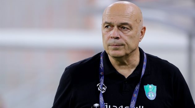 الحيرة تسيطر على جروس للاختيار بين 3 مراكز شاغرة في الأهلي