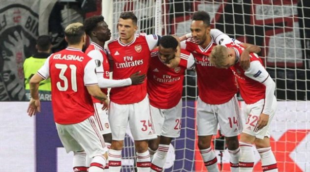 مفاجأة مثيرة.. أرسنال يغسل أحزان بطل الثلاثية التاريخية مع برشلونة