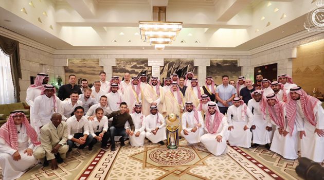"أمير منطقة الرياض" يستقبل لاعبي النصر بعد التتويج بالدوري