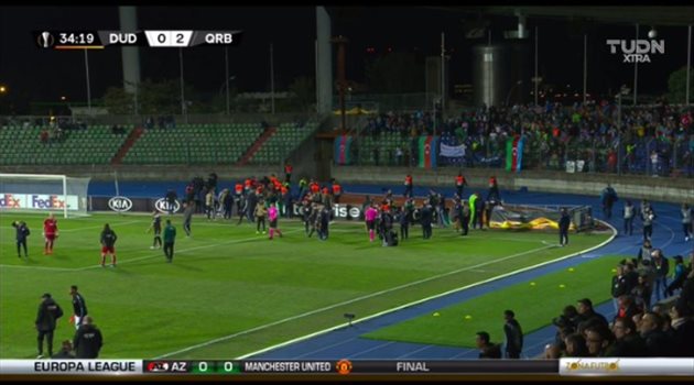 فيديو.. الشرطة توقف مباراة في الدوري الأوروبي.. والسبب غريب!