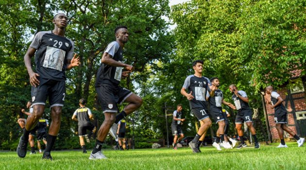 صور| صدمة تربك معسكر الشباب في ألمانيا والثنائي الروماني يلتحق بالبعثة