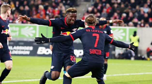 لايبزيج ينتزع صدارة الدوري الألماني مؤقتا باكستاح دوسلدورف