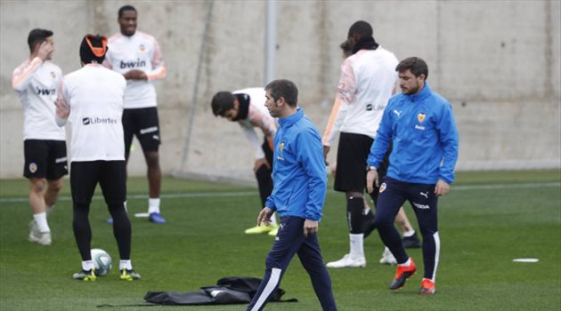  فالنسيا يفتقد نجوم ريال مدريد وبرشلونة السابقين في مواجهة الميرنيجي بالغد